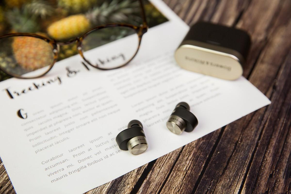 无线蓝牙耳机怎么连接电脑？win10电脑连接蓝牙耳机的方法在此！